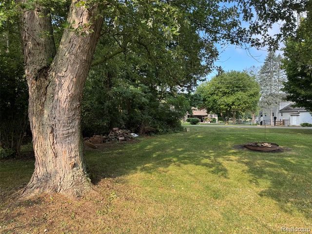 1712 Peppermill Road, Lapeer, MI 48446