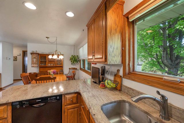 2651 VAN BEEK ROAD, Green Bay, WI 54311