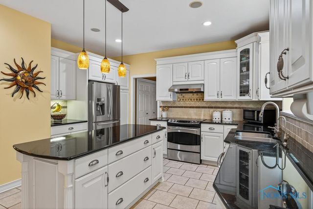 382 Osage Court, Perrysburg, OH 43551