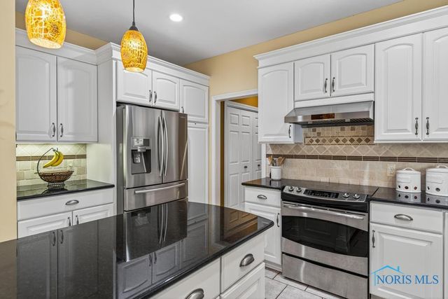 382 Osage Court, Perrysburg, OH 43551