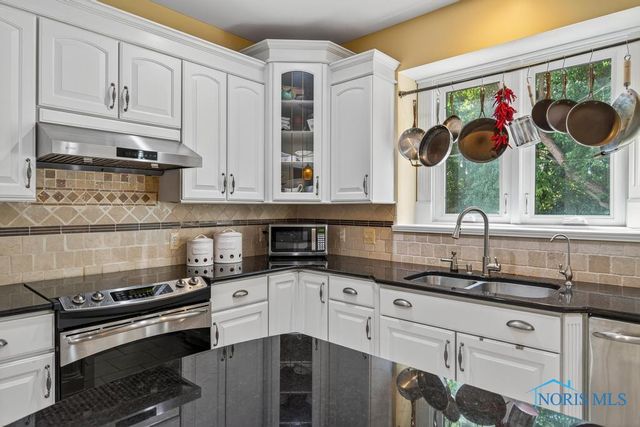 382 Osage Court, Perrysburg, OH 43551