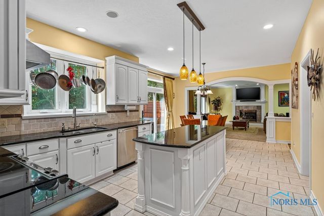 382 Osage Court, Perrysburg, OH 43551