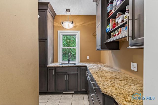 382 Osage Court, Perrysburg, OH 43551