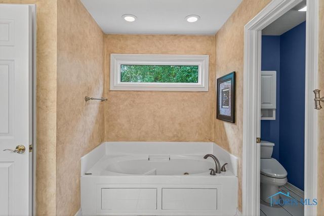 382 Osage Court, Perrysburg, OH 43551