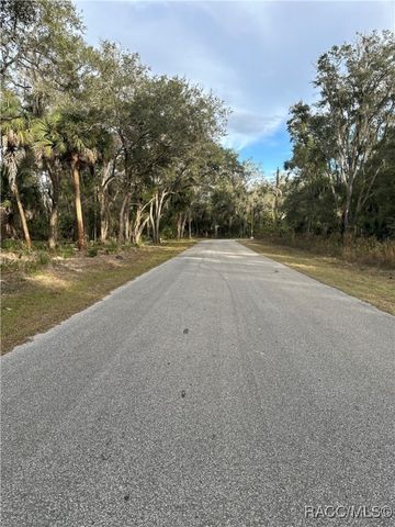 8125 Catrina Lane, Crystal River, FL 34429