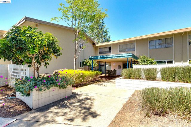 615 Willow St C, Alameda, CA 94501
