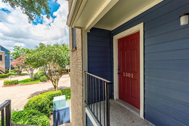 18515 Egret Bay Boulevard 1301, Webster, TX 77058