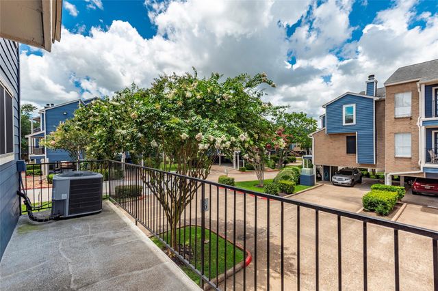 18515 Egret Bay Boulevard 1301, Webster, TX 77058