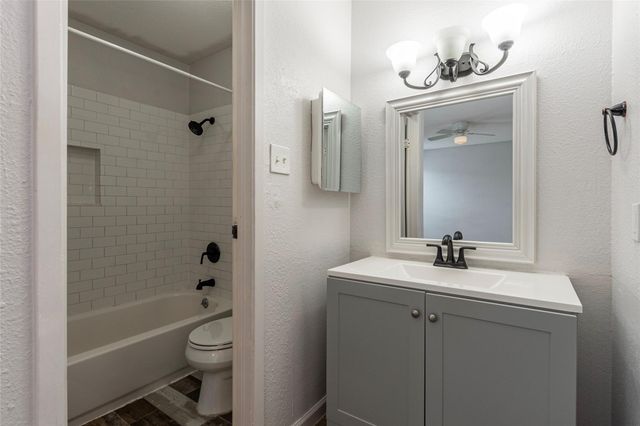 18515 Egret Bay Boulevard 1301, Webster, TX 77058