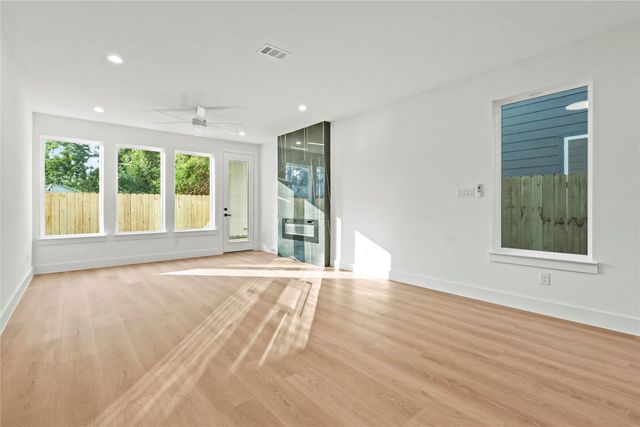 2521 Bethurum Avenue, Dallas, TX 75215