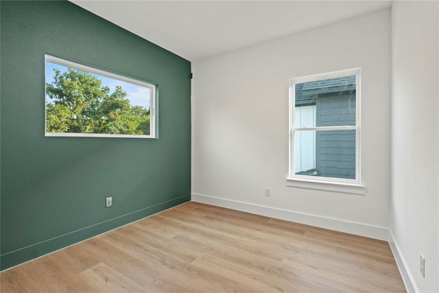 2521 Bethurum Avenue, Dallas, TX 75215