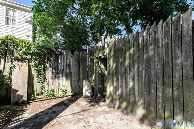 2819 E Broad St, Richmond, VA 23223