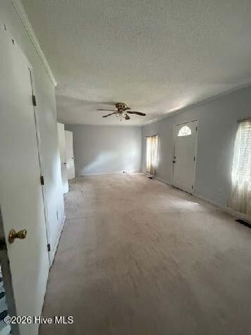 170 Loop Road, Burgaw, NC 28425