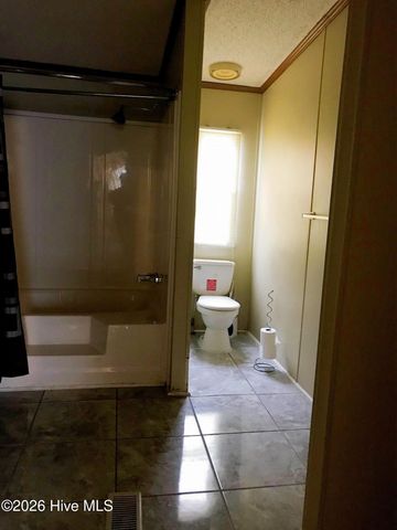 170 Loop Road, Burgaw, NC 28425