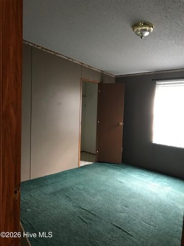 170 Loop Road, Burgaw, NC 28425