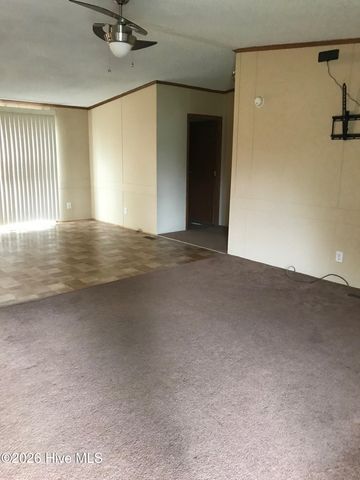 170 Loop Road, Burgaw, NC 28425