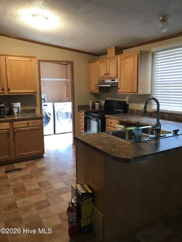 170 Loop Road, Burgaw, NC 28425