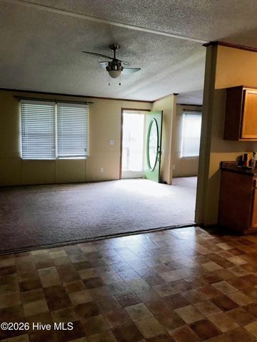 170 Loop Road, Burgaw, NC 28425