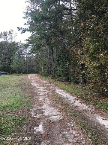 170 Loop Road, Burgaw, NC 28425