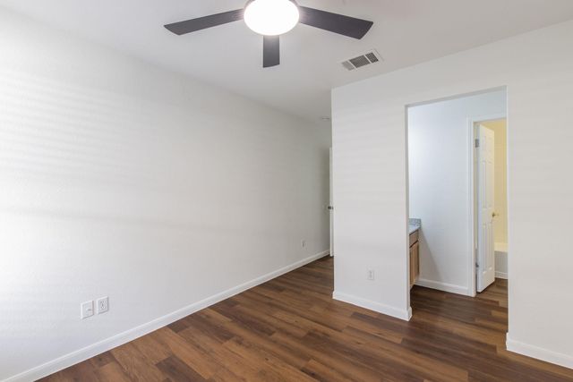 220 N Crossing TRL, Round Rock, TX 78665
