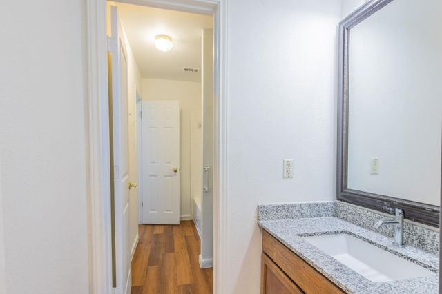 220 N Crossing TRL, Round Rock, TX 78665