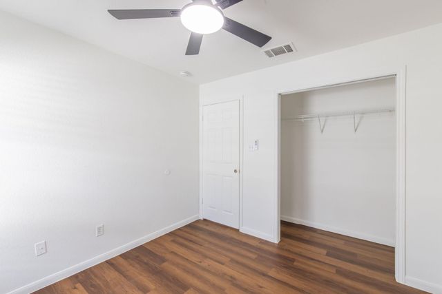 220 N Crossing TRL, Round Rock, TX 78665