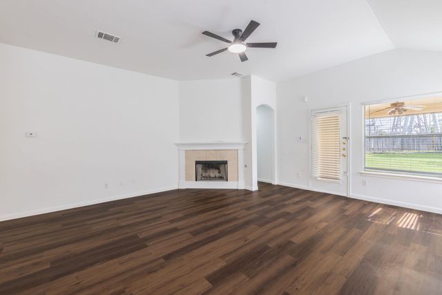220 N Crossing TRL, Round Rock, TX 78665