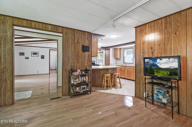 20 Robin Hood Lane, Crossville, TN 38558