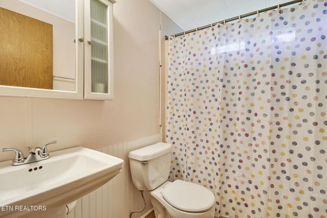 20 Robin Hood Lane, Crossville, TN 38558