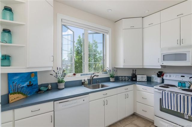 156 Kelsey Place, Madison, CT 06443