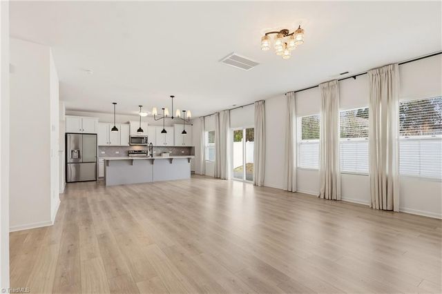 1891 Gatehouse View Drive, Winston-salem, NC 27127