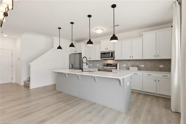 1891 Gatehouse View Drive, Winston-salem, NC 27127