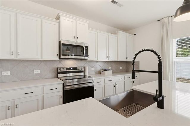 1891 Gatehouse View Drive, Winston-salem, NC 27127