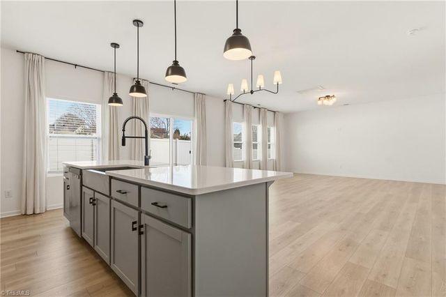 1891 Gatehouse View Drive, Winston-salem, NC 27127