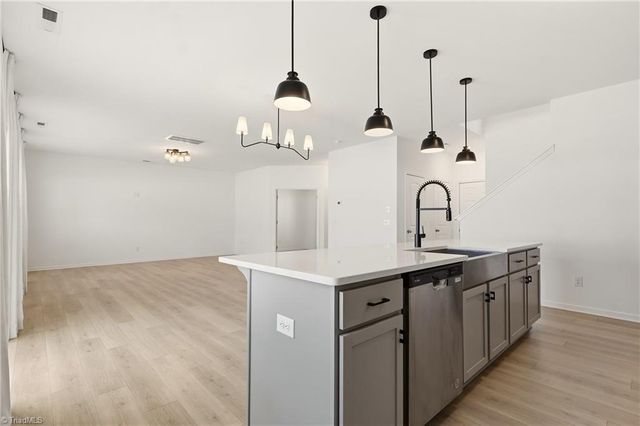 1891 Gatehouse View Drive, Winston-salem, NC 27127