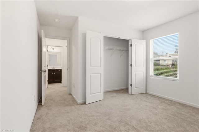 1891 Gatehouse View Drive, Winston-salem, NC 27127