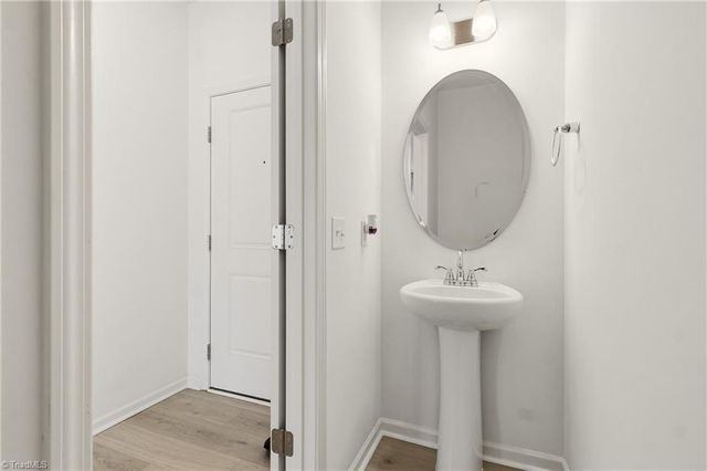 1891 Gatehouse View Drive, Winston-salem, NC 27127