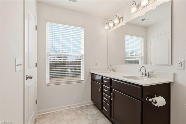 1891 Gatehouse View Drive, Winston-salem, NC 27127