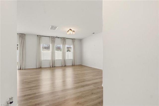 1891 Gatehouse View Drive, Winston-salem, NC 27127