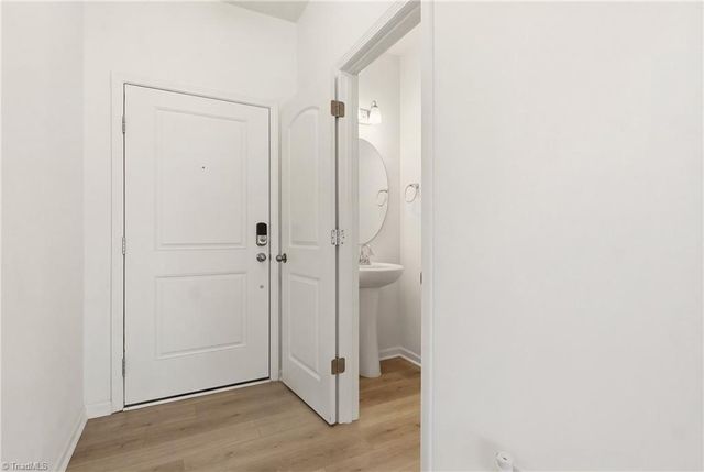 1891 Gatehouse View Drive, Winston-salem, NC 27127