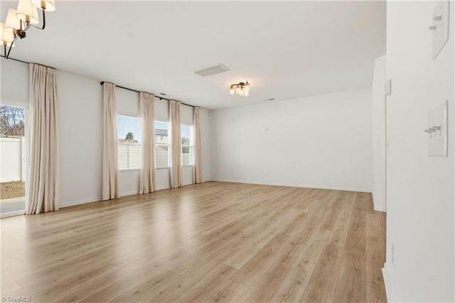 1891 Gatehouse View Drive, Winston-salem, NC 27127