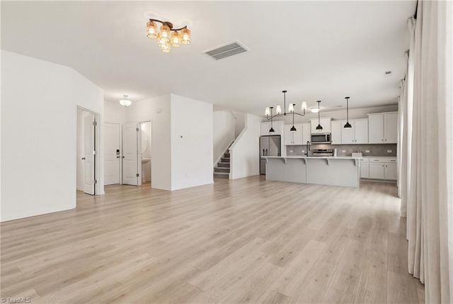 1891 Gatehouse View Drive, Winston-salem, NC 27127