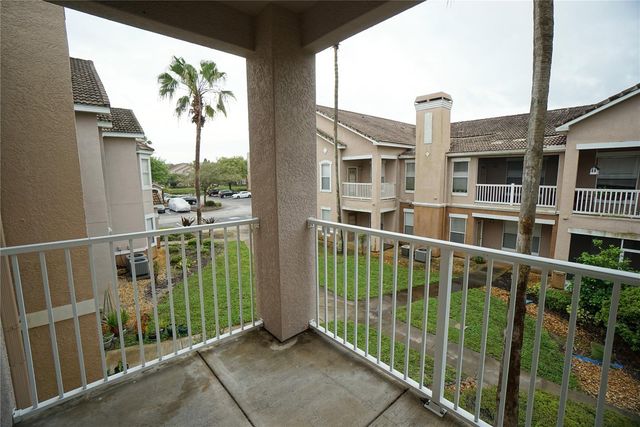 18004 VILLA CREEK DRIVE, Tampa, FL 33647