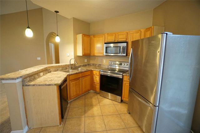 18004 VILLA CREEK DRIVE, Tampa, FL 33647