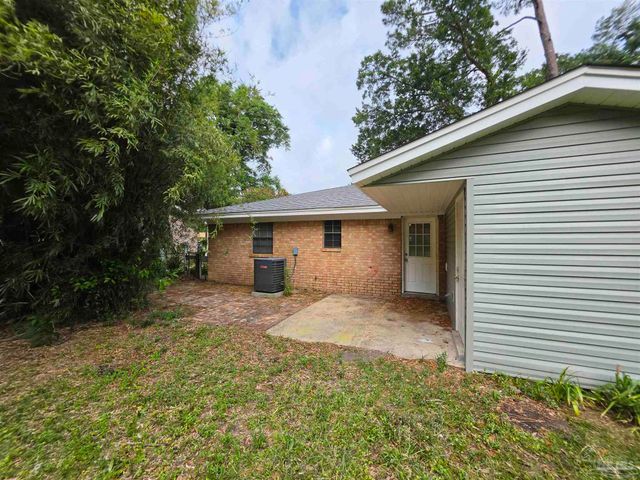 7816 Sabra Dr, Pensacola, FL 32514