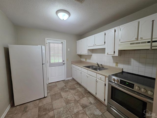 7816 Sabra Dr, Pensacola, FL 32514