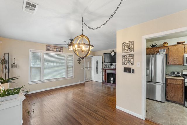 1052 E Apricot Avenue, Tulare, CA 93274