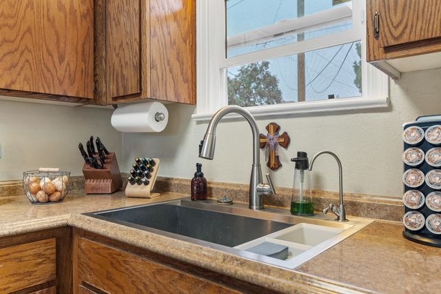 1052 E Apricot Avenue, Tulare, CA 93274