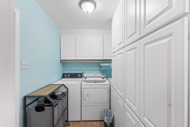 1052 E Apricot Avenue, Tulare, CA 93274