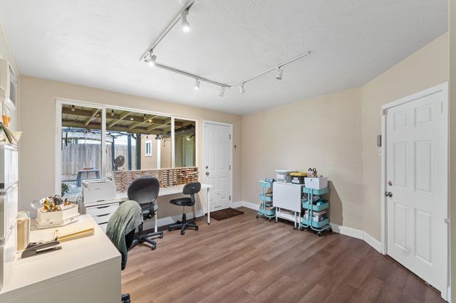 1052 E Apricot Avenue, Tulare, CA 93274